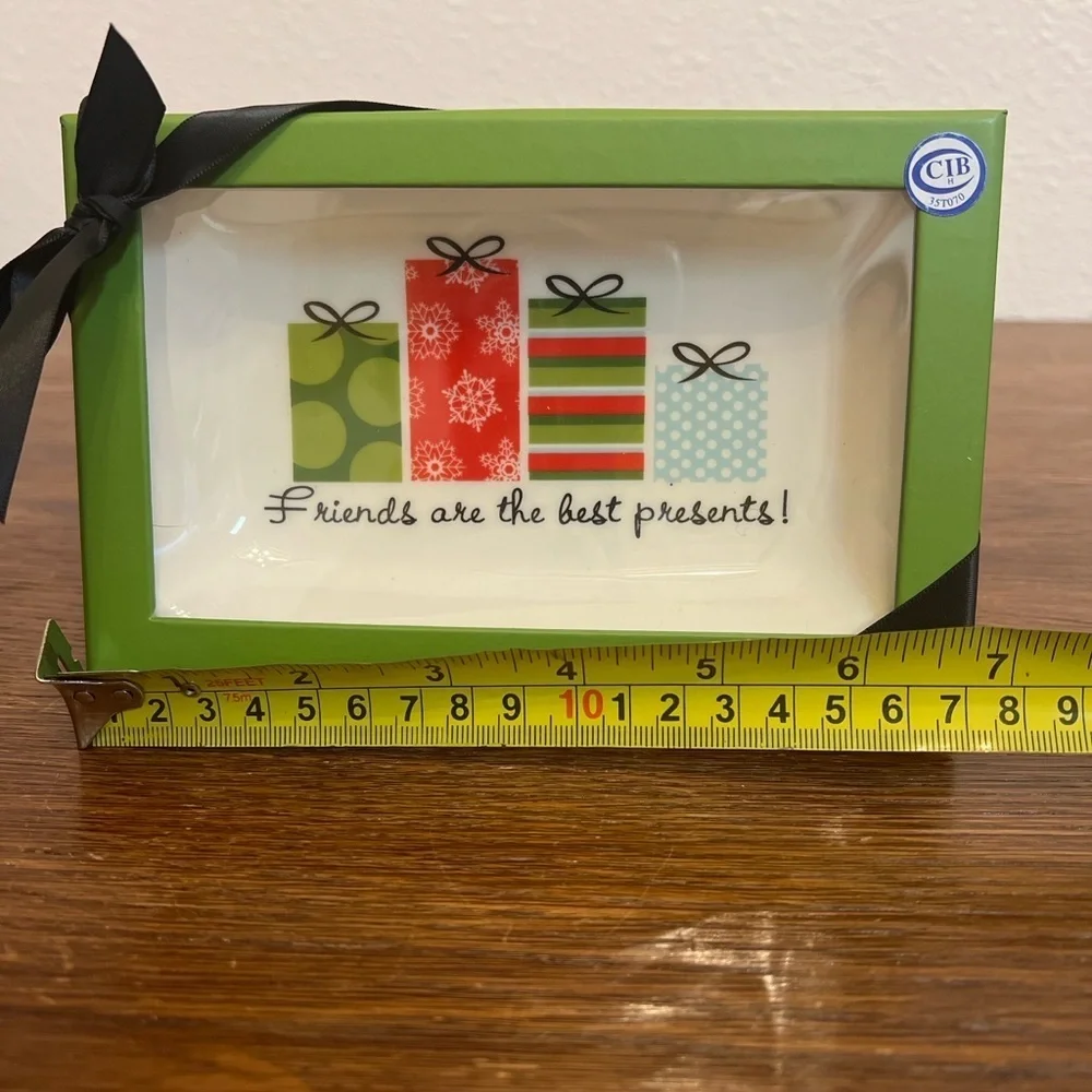 Oak Patch Gifts “Friends Are the Best Presents” Porcelain Dish – New in Gift Box